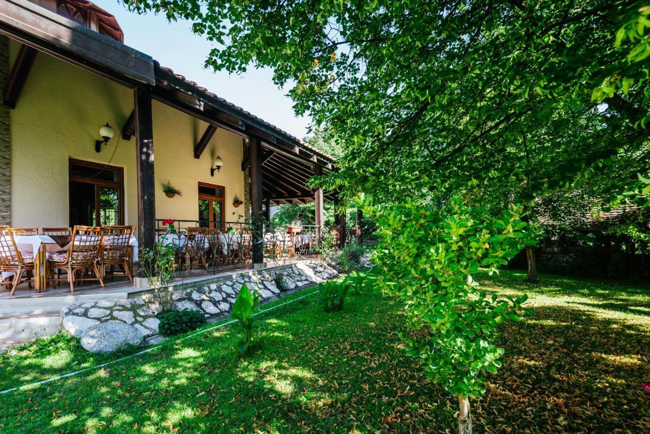 Atos Srebrno Jezero - Villa And Restaurant Veliko Gradiste Exterior photo